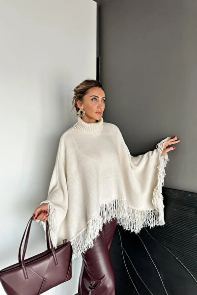 ModaLavida Püskül Detaylı Boğazlı Triko Kadın Panço