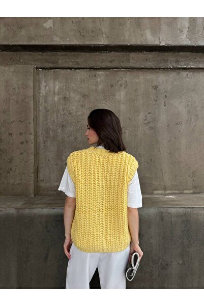 DONNA LISSA Women's Thick Knitted Big Button Pocket Detailed Oversized Knitwear Vest