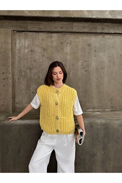 DONNA LISSA Women's Thick Knitted Big Button Pocket Detailed Oversized Knitwear Vest