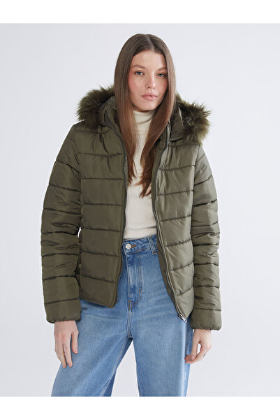 LC Waikiki معطف LCW ECOHaki Shearling بغطاء رأس النسائي القابل للنفخ