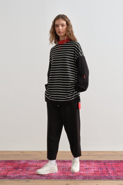 Nihan Ribana Detaylı Çizgili Örme Sweat Siyah