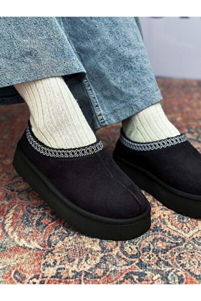 SİBA SHOES حذاء نسائي من جلد الغزال الأسود من يولا مع تفاصيل مطرزة من الفرو م...