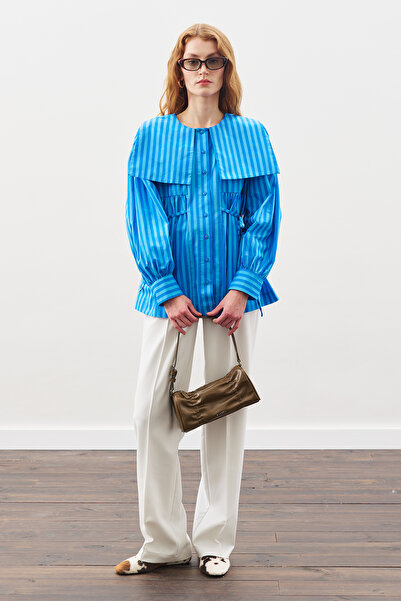 Manuka Cămașă cu guler lat și curea, cu dungi albastre