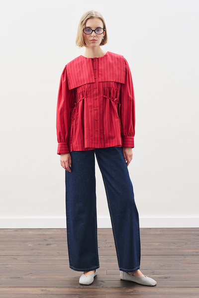 Manuka GENİŞ YAKALI KUŞAKLI GÖMLEK KIRMIZI ÇİZGİLİ