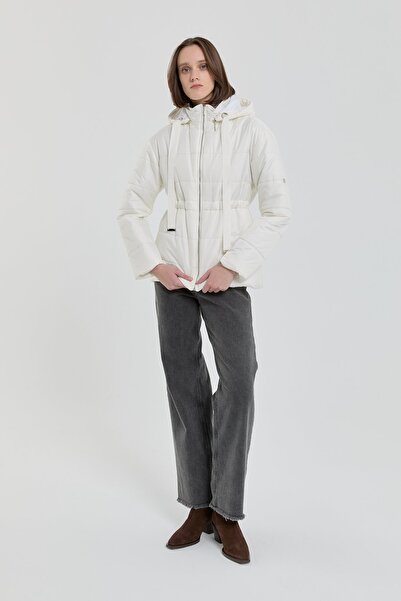 Nihan Seyyar Kapşonlu Kapitone Kaban Ekru
