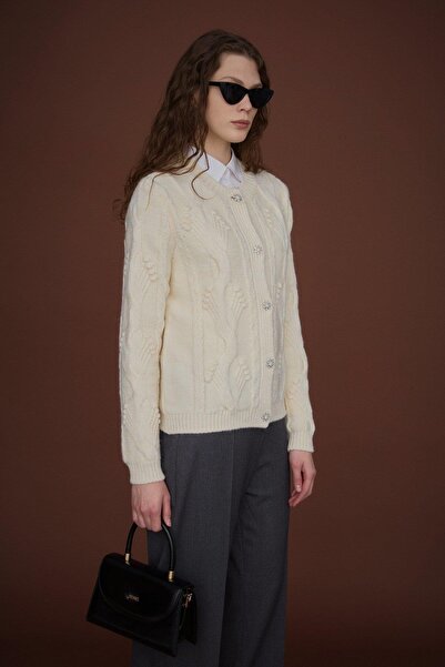 Nihan Taş Düğmeli Saç Örgülü Triko Hırka Ekru