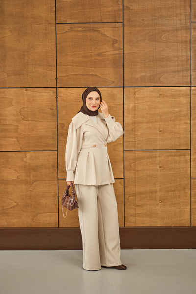 LOCCO Γυναικεία κρέμα διπλής στολής με λεπτομέρεια με χρυσά κουμπιά