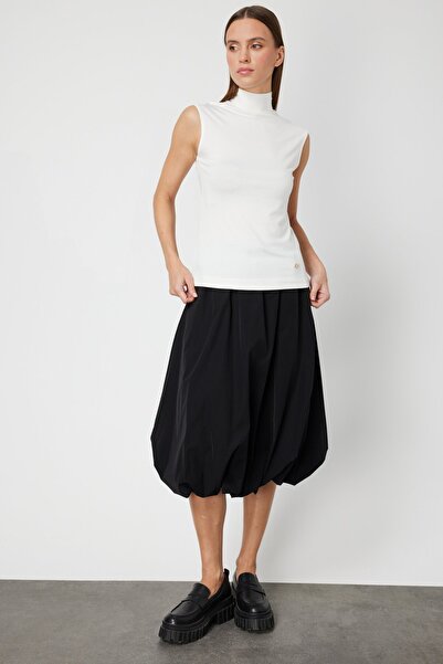 ON Stand Collar Sleeveless Basic Blouse