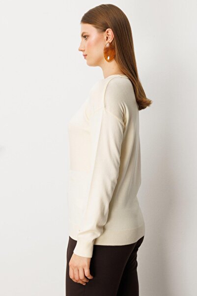 KATREGİYİM On Fashion Floral Embroidered Crew Neck Knit Sweater