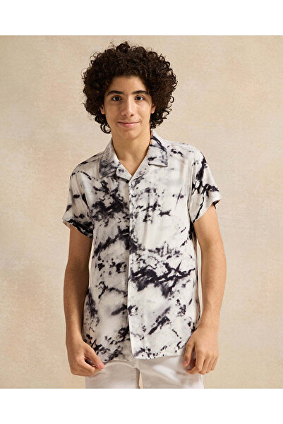 REDTAG قميص أبيض مطبوع بأكمام قصيرة للأولاد الكبار