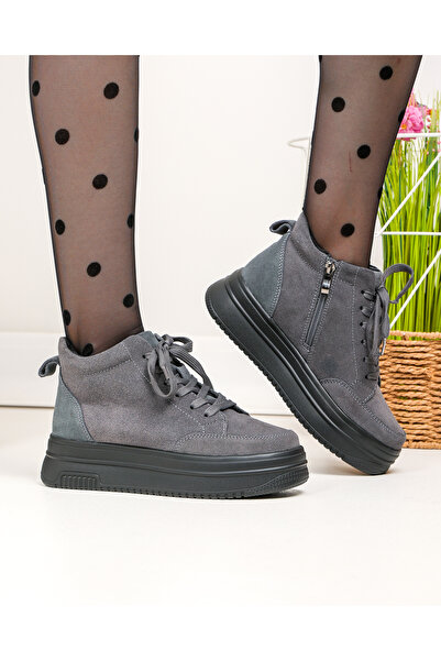 starlike Women's boots made of genuine gray suede leather T7026