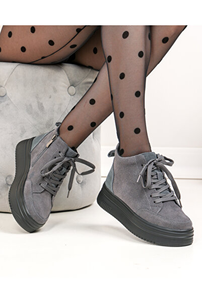 starlike Women's boots made of genuine gray suede leather T7026