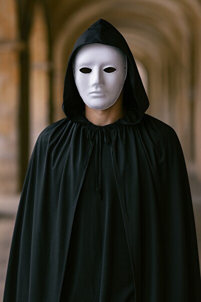 TOYFEST Σετ Μυστηριώδους Στολής Λευκή Μάσκα και Μαύρος Ακρωτήρας με κουκούλα - 120 εκ.