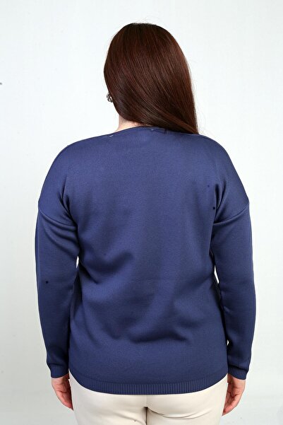 By Saygı Γυναικεία πλεκτή μπλούζα με λαιμόκοψη σε σχήμα V σε μεγάλο μέγεθος