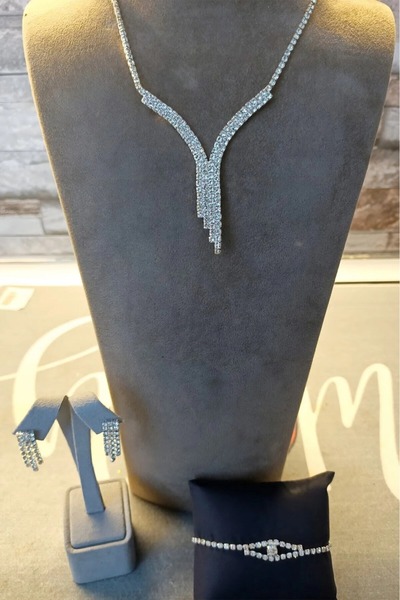 KATIA ✨ Shine Like Diamonds... A Captivating Set That Makes You Jealous with Every Glance. 💎 🔥