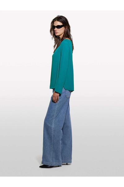 Sisley Kdn_100% Viscose Relaxed Fit Side Slit Boat Neck Blouse Women's Emerald Green Blouse - 324A5Zmzlq0