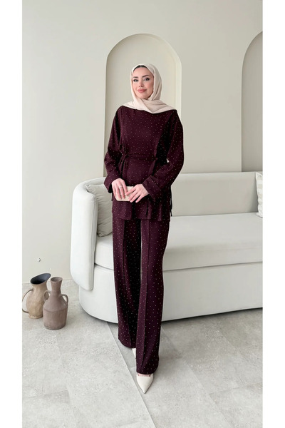 RFK Butik طقم نسائي مكون من قطعتين مع بنطلون بتفاصيل حجرية على الخصر - لون أح...