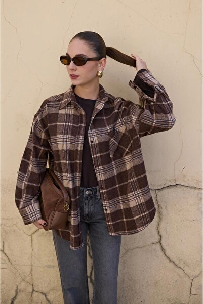 Zey Studio Kadın Kahverengi Tek Cep Detaylı Ekoseli Oduncu Gömlek