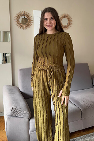 Sorridi Crew Neck Reverse Stitching Finger-Loop Crop and Pants 2-Piece Set