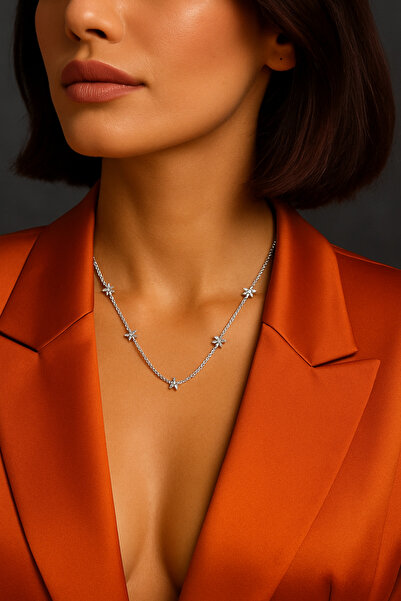 Mivra قلادة من الفولاذ مع حجر الزركون على شكل فراشة أنيقة وعصرية