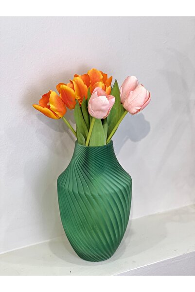 mzhrea A glass vase with a unique design