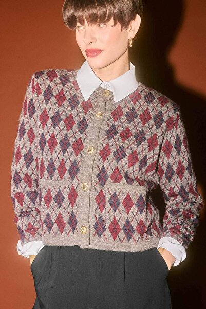 DeFacto Πλεκτό πουλόβερ με κουμπιά με κανονική εφαρμογή με λαιμόκοψη με σχέδιο μπακλαβά G6551AX25WN