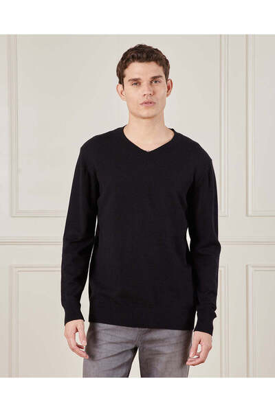 REDTAG Men Black Solid Sweater