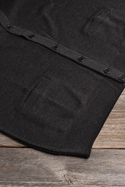 Woolen World سترة تريكو صوفية بأزرار وياقة على شكل حرف V مع جيوب