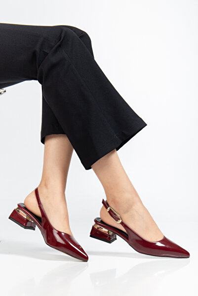 tayyarshoes First Highlights the Elegance and Sophistication with Pointed Toes and Light Heels
