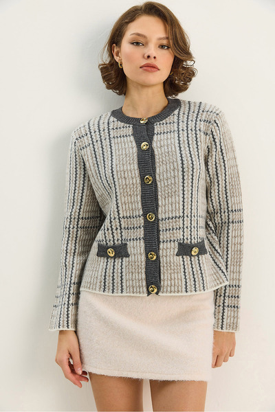 Bianco Lucci Жіночий светр з золотистими ґудзиками та велосипедним коміром TH251069 60283738