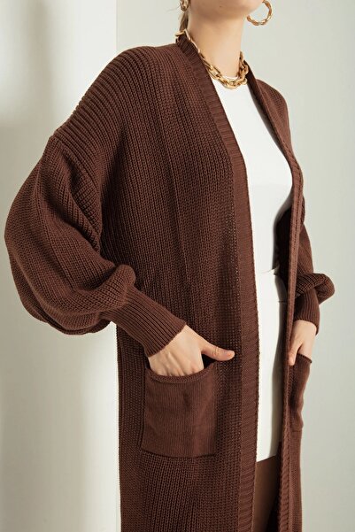 NEWCO Дълга дамска плетена жилетка с големи размери – с джобове, плътна текстура, стилен и удобен дизайн