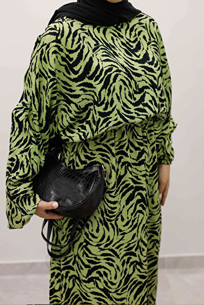 Tesettür Dünyası Φόρεμα με ελαστική μέση με μανίκια νυχτερίδας TSD250235 Πράσινο φιστίκι