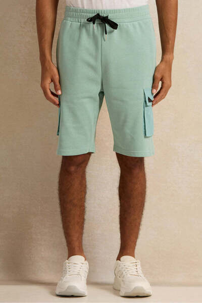 REDTAG بنطلون رياضي رجالي بجيوب كارجو باللون الأزرق المخضر