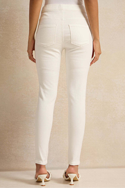REDTAG Women Ivory Solid Knit Jegging