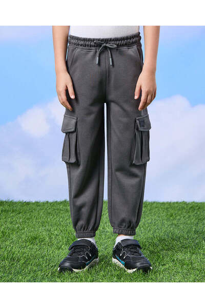 REDTAG جيب جانبي كبير للأولاد من الفحم مع جيوب