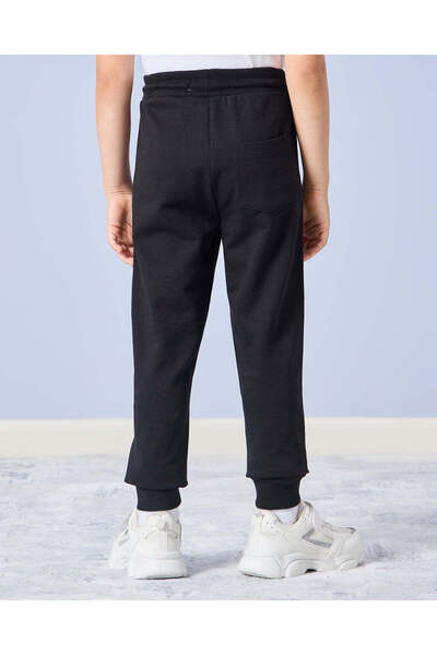 REDTAG بنطال رياضي مطبوع باللون الأسود للأولاد