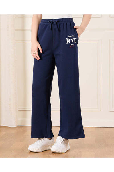 REDTAG طقم ملابس رياضية للبنات الكبار باللونين الأزرق والأبيض (قطعتين)