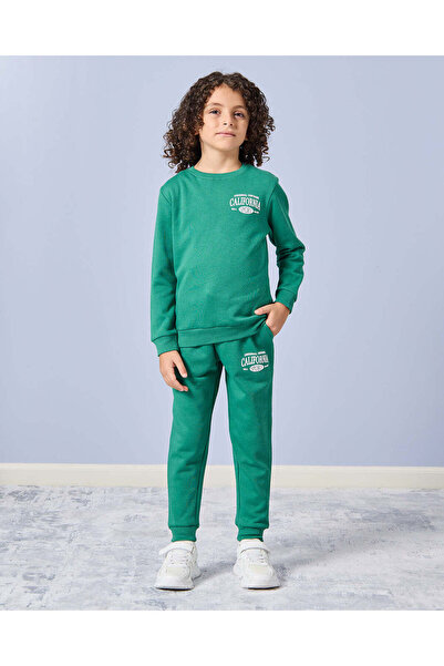 REDTAG طقم بنطال رياضي كاجوال مطبوع باللون الأخضر للأولاد (قطعتين)