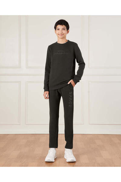 REDTAG طقم ملابس رياضية مطبوع للأولاد الكبار باللون البني (قطعتين)