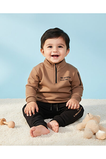 REDTAG بدلة جري بنية اللون للأولاد الرضع (قطعتان)