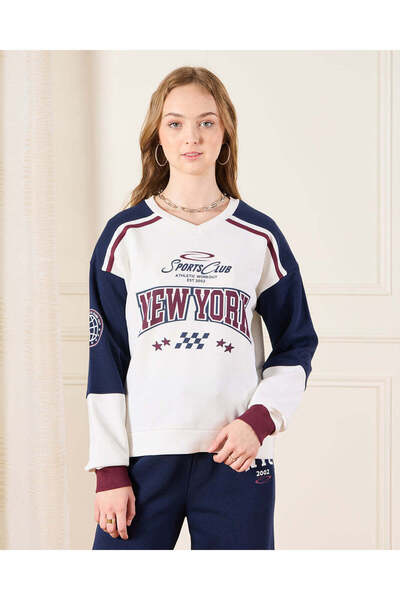 REDTAG طقم ملابس رياضية للبنات الكبار باللونين الأزرق والأبيض (قطعتين)