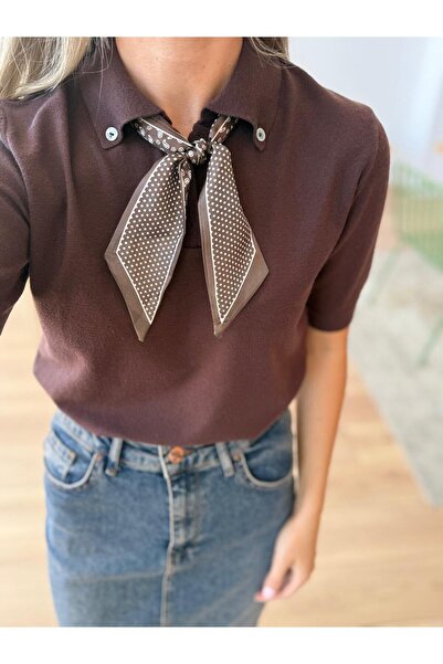 LE CARAMBOLE Дамски кафяв пуловер с поло яка, къс ръкав и шал