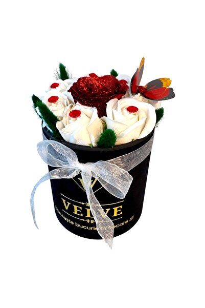 velve Aranjament floral Red Sparkle,7 trandafiri albi sapun,trandafir rosu cu...