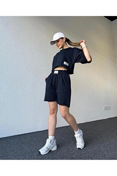 LUSHN طقم تي شيرت وشورت سفلي مطبوع للجنسين من Cappitone