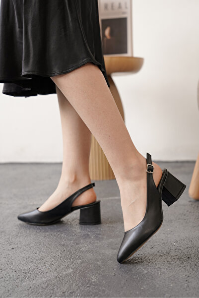 Modaarmada Black Closed Front Open Back 6 cm Thick Heel Women's Classic Shoes