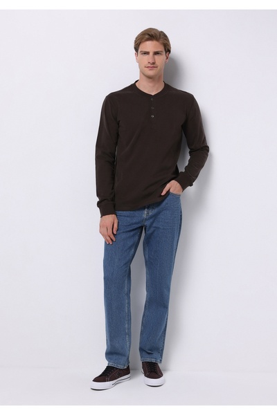 Colin's Ανδρικό μακρυμάνικο μπλουζάκι με εφαρμοστό κουμπιά με λαιμόκοψη σε καφέ χρώμα