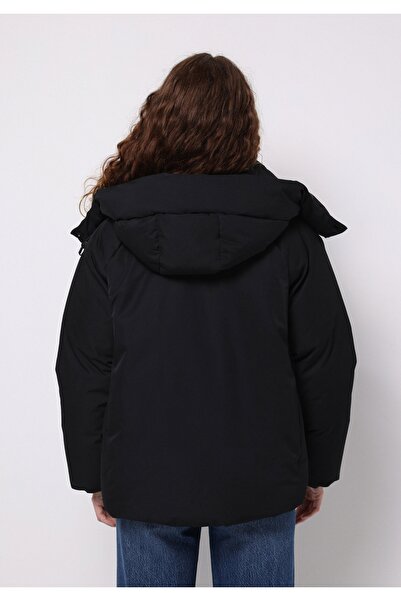 Colin's Regular Fit Kapüşonlu Fermuarlı Astarlı Çıkarılabilir Kapüşonlu Kadın Siyah Mont