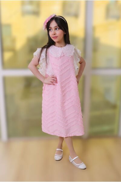 Generic Girls' dress decorated with zigzag stripes and a decorative collar