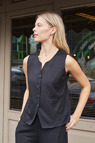 Jument Women's Suede Textured Fabric Wide Crew Neck Flato Pocket Vest-Black