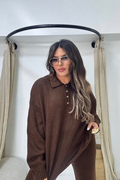 Sohotique By P Μαλακό πουλόβερ με κουμπιά με λαιμόκοψη πόλο, καφέ πικρό